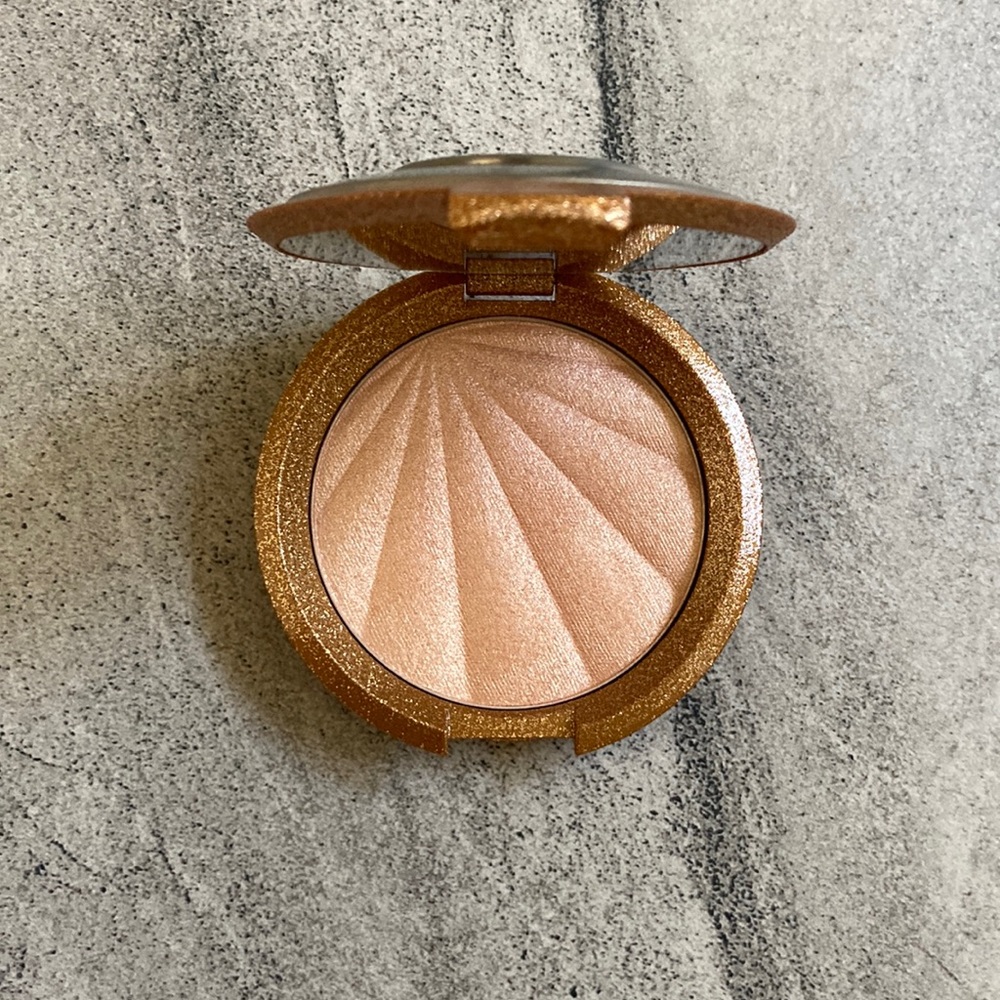 Becca Collector's Edition Champagne Pop